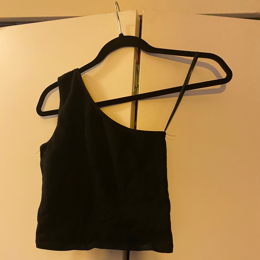 One shoulder crop top